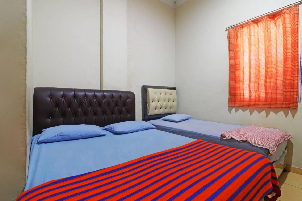Hôtel Wisma Cempaka 2 Syariah à Parit  Extérieur photo