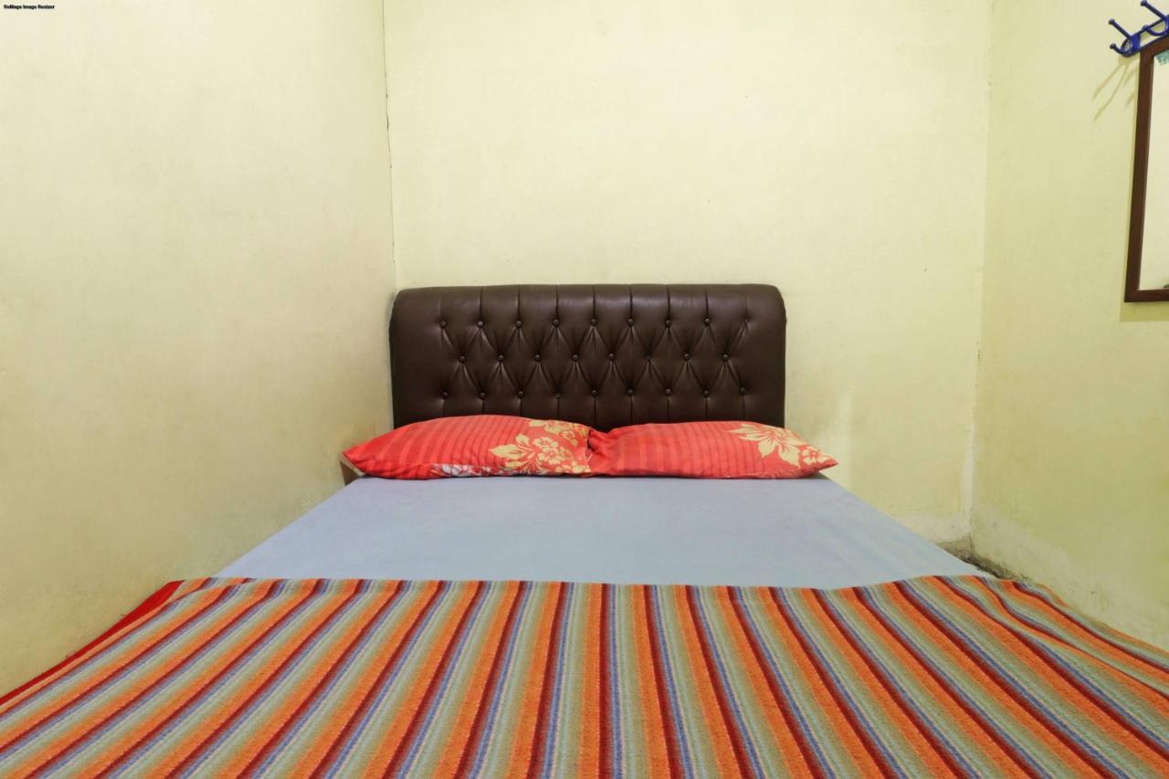 Hôtel Wisma Cempaka 2 Syariah à Parit  Extérieur photo