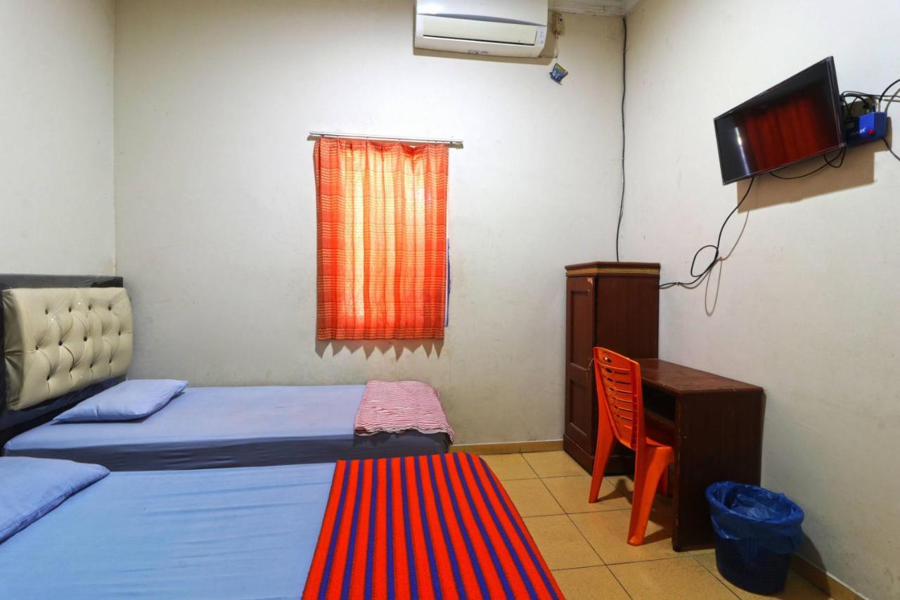 Hôtel Wisma Cempaka 2 Syariah à Parit  Extérieur photo