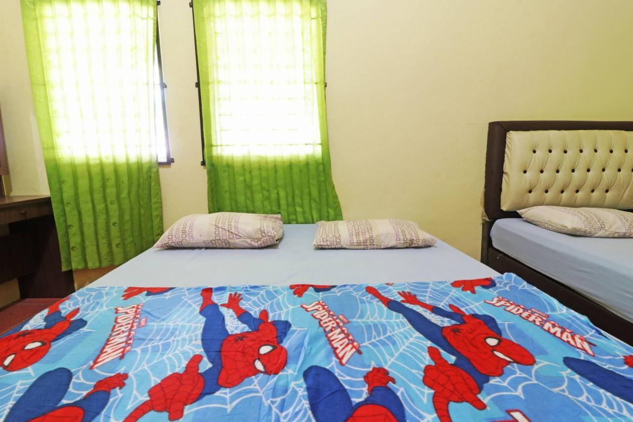 Hôtel Wisma Cempaka 2 Syariah à Parit  Extérieur photo